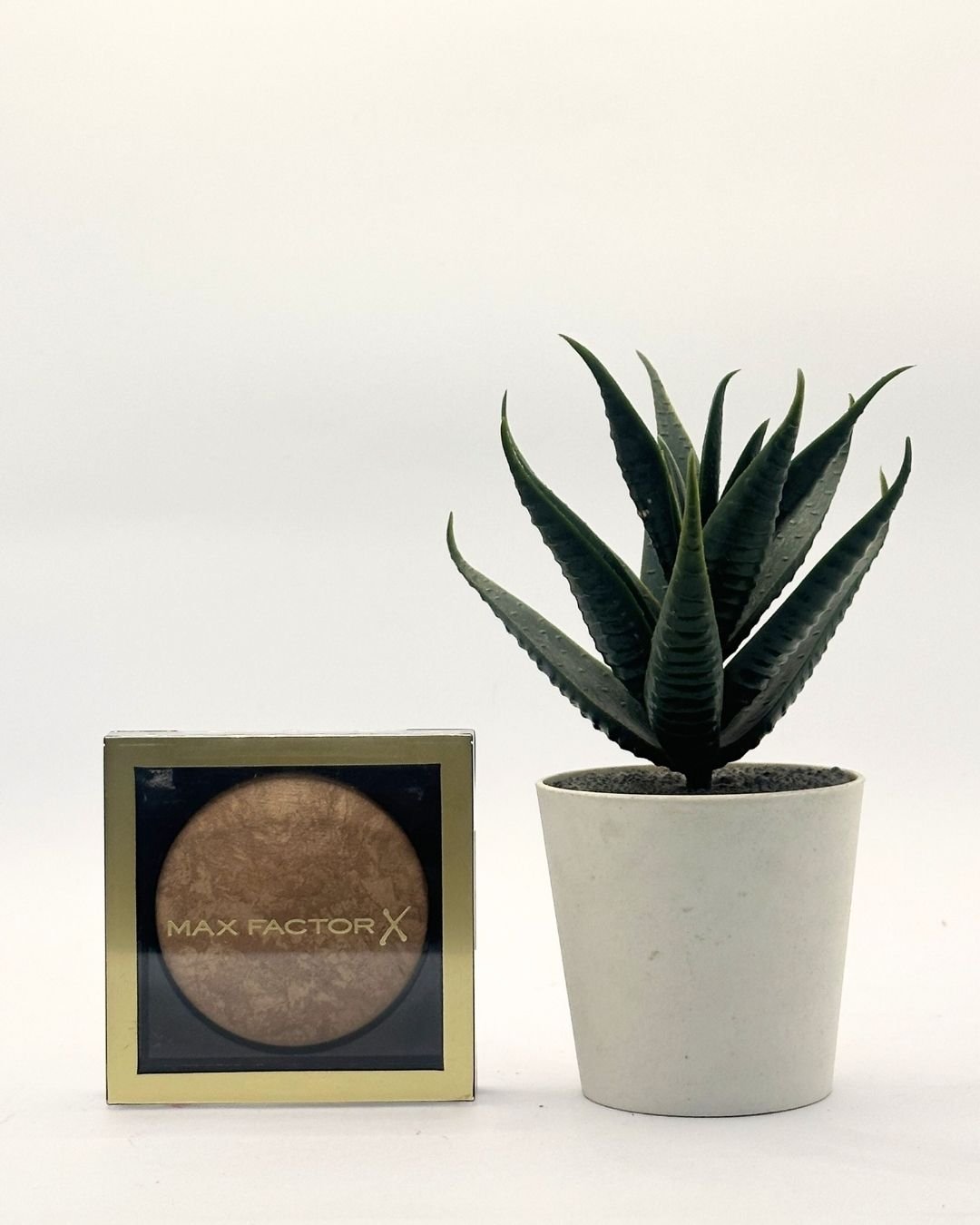 Max Factor contour