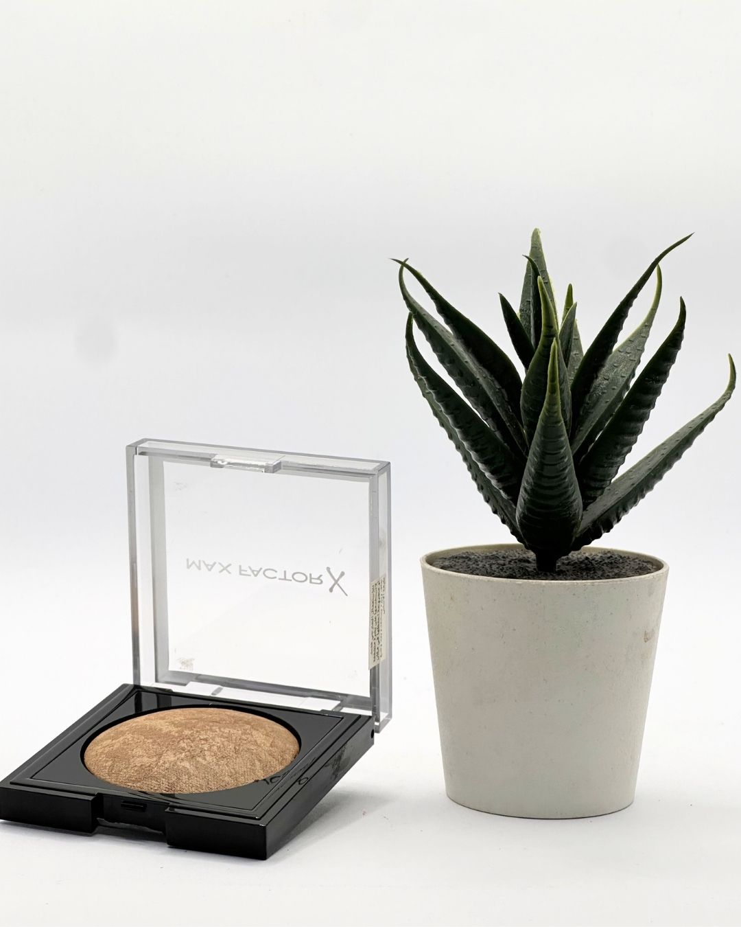 Max Factor contour